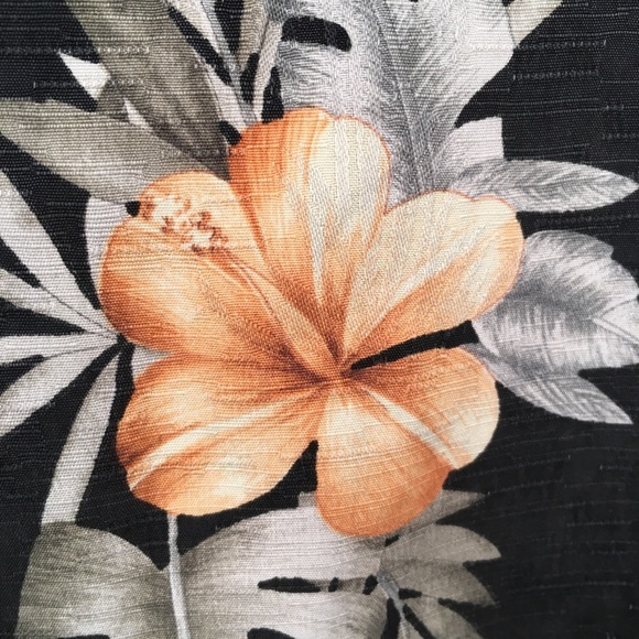 Tommy Bahama 100% Silk Hawaiian Shirt - Picture 4 of 6